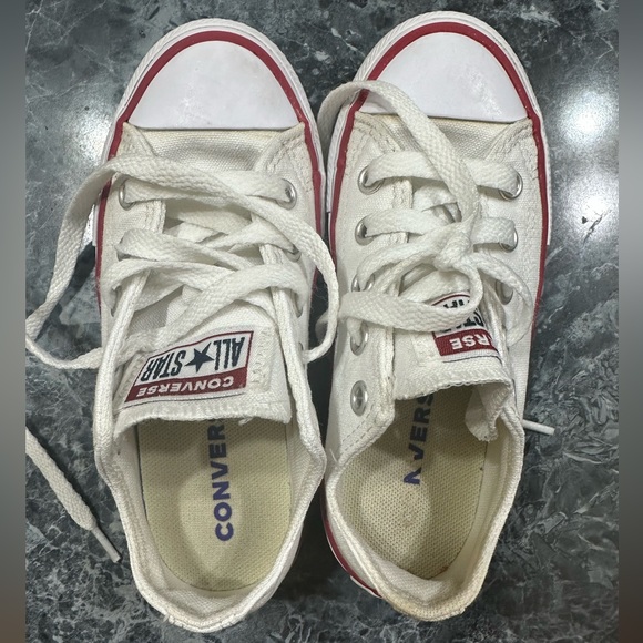 Converse VGUC a little over 8 inches.   Could be boys or girl - Picture 1 of 6